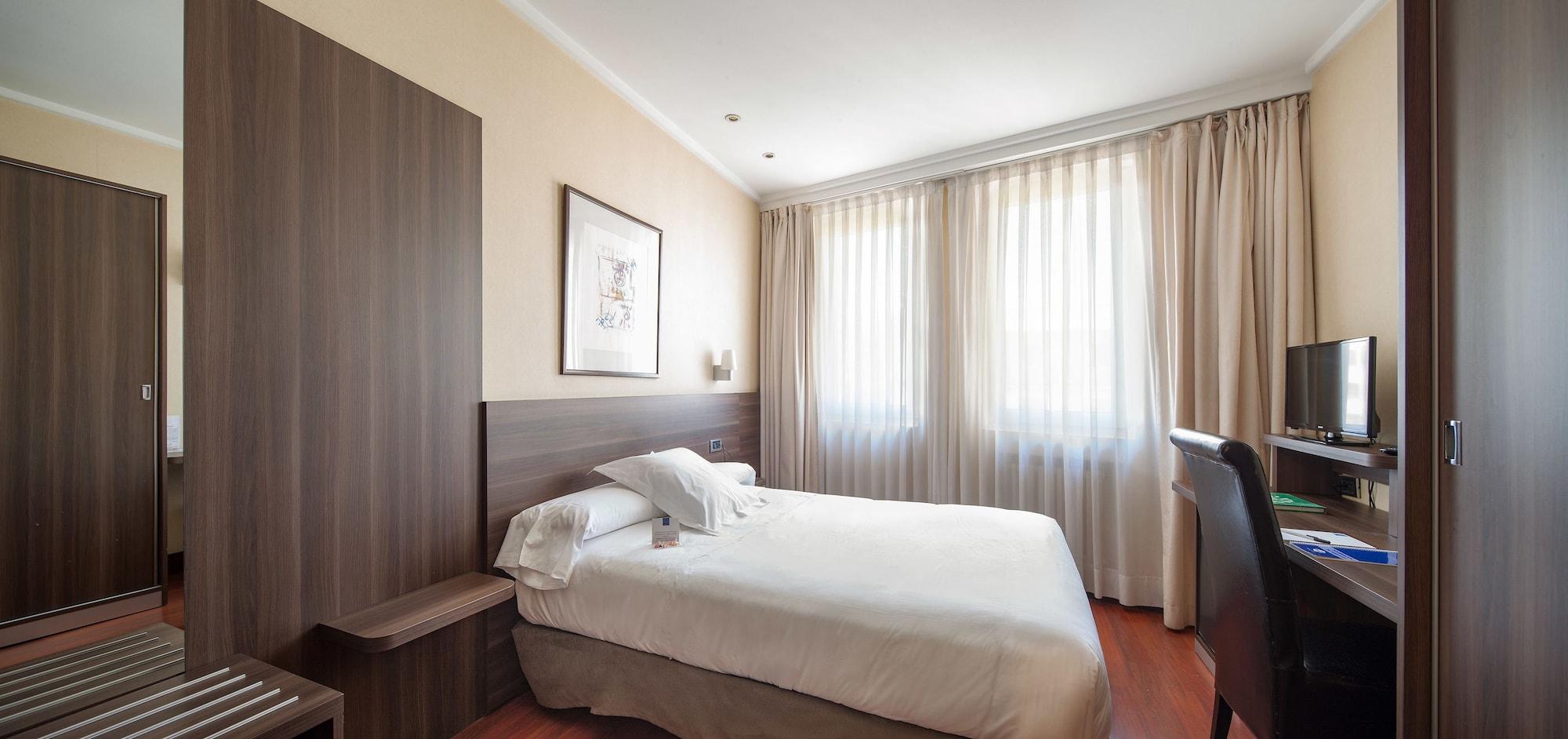 פמפלונה Hotel Yoldi מראה חיצוני תמונה