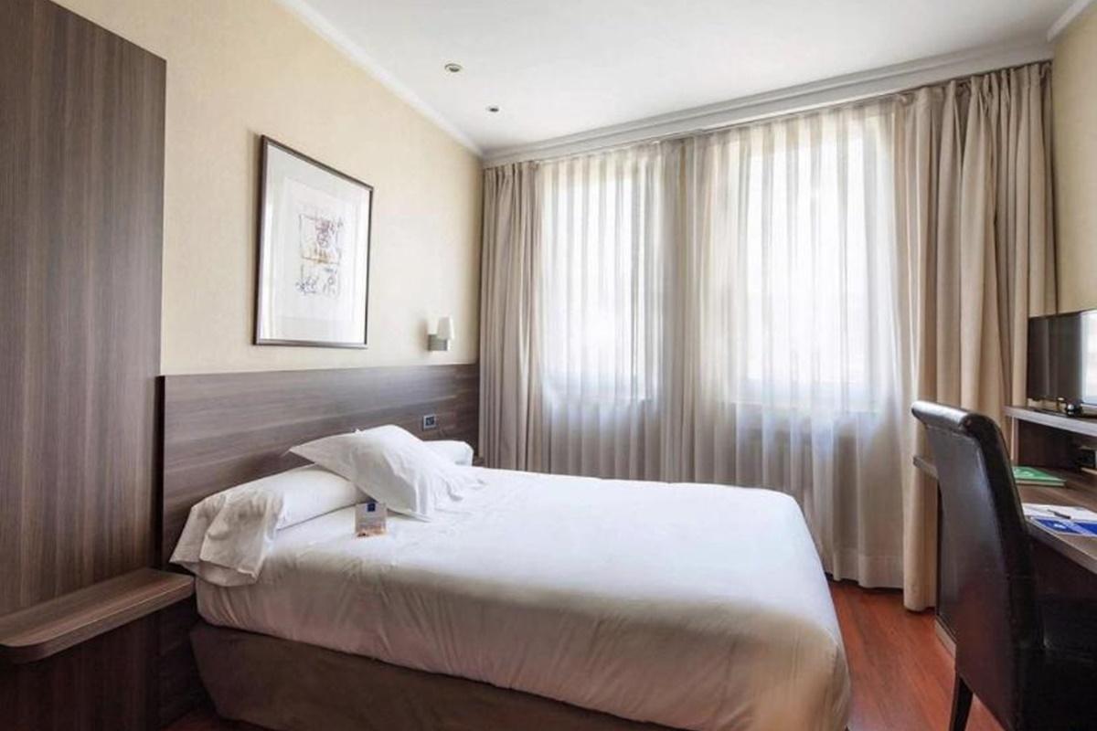 פמפלונה Hotel Yoldi מראה חיצוני תמונה