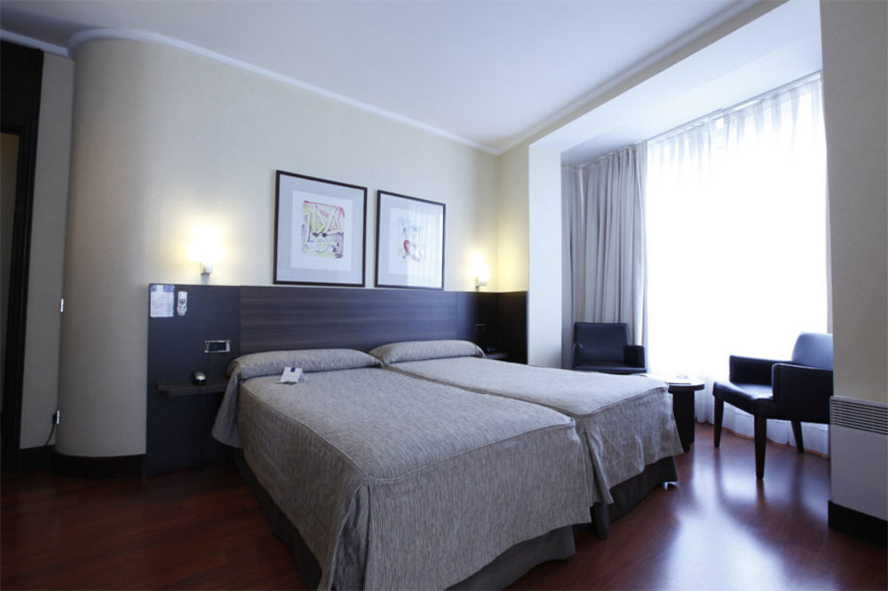 פמפלונה Hotel Yoldi מראה חיצוני תמונה