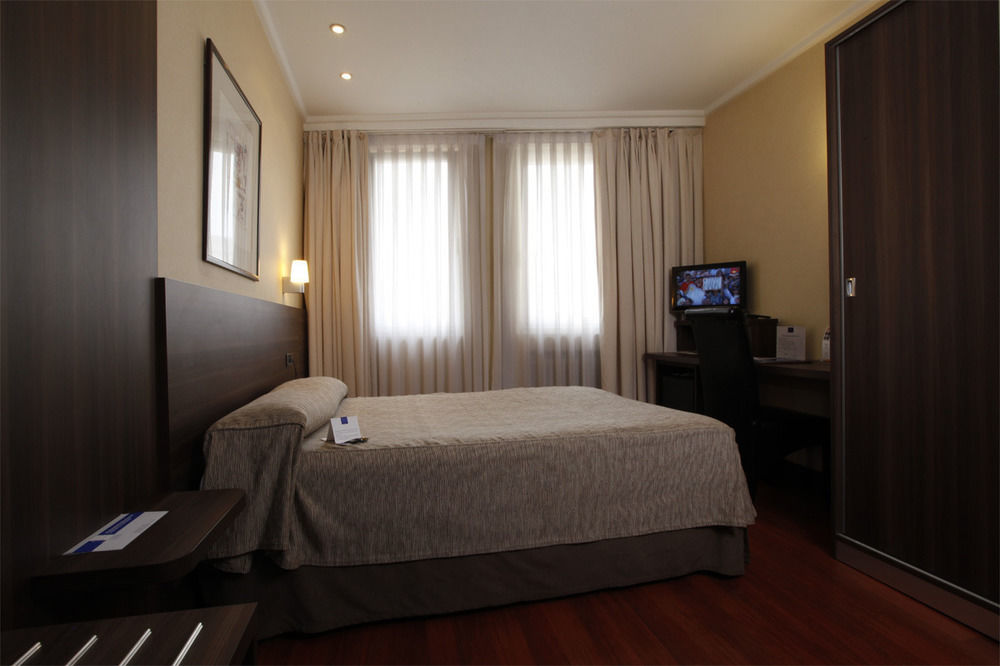 פמפלונה Hotel Yoldi מראה חיצוני תמונה