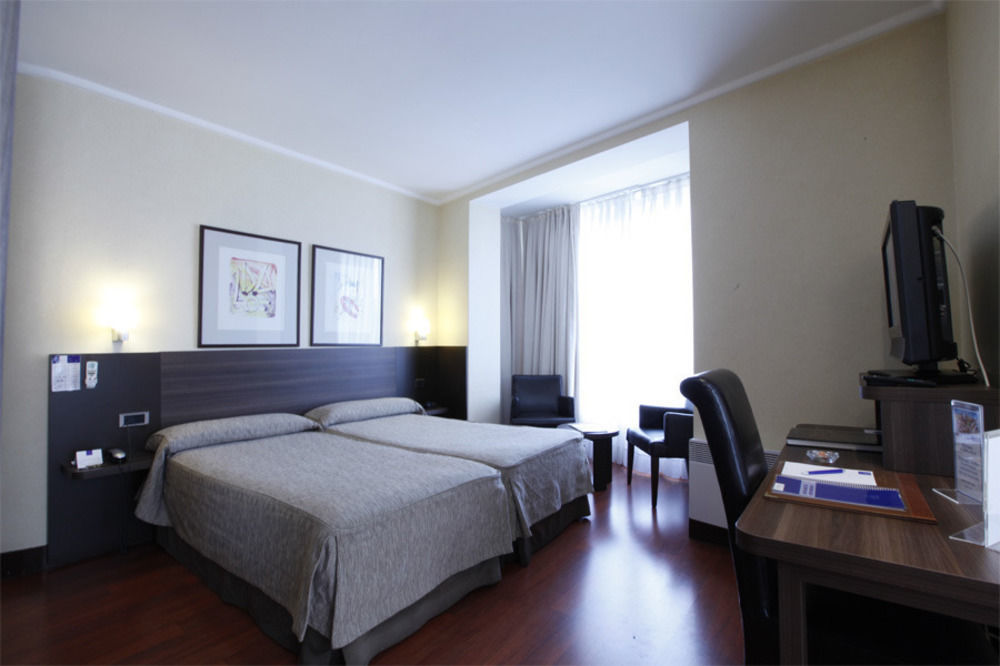 פמפלונה Hotel Yoldi מראה חיצוני תמונה