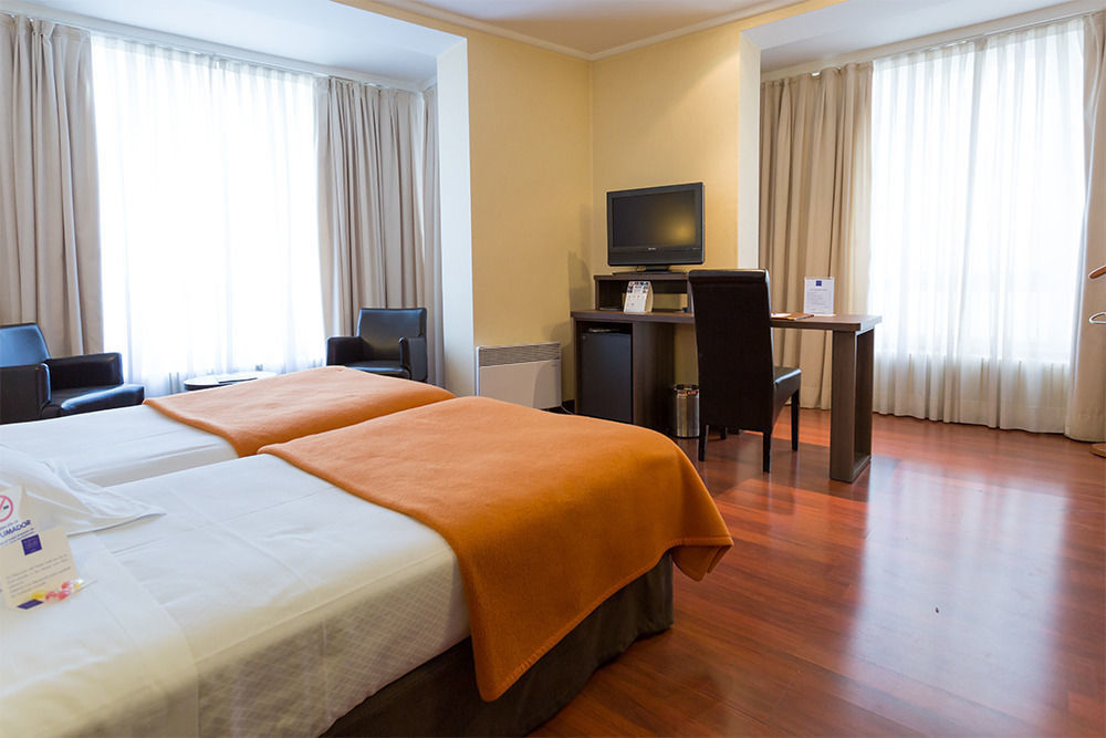 פמפלונה Hotel Yoldi מראה חיצוני תמונה