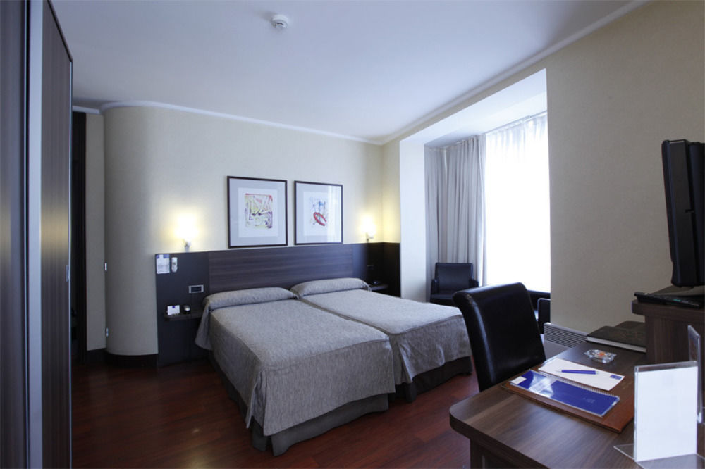 פמפלונה Hotel Yoldi מראה חיצוני תמונה