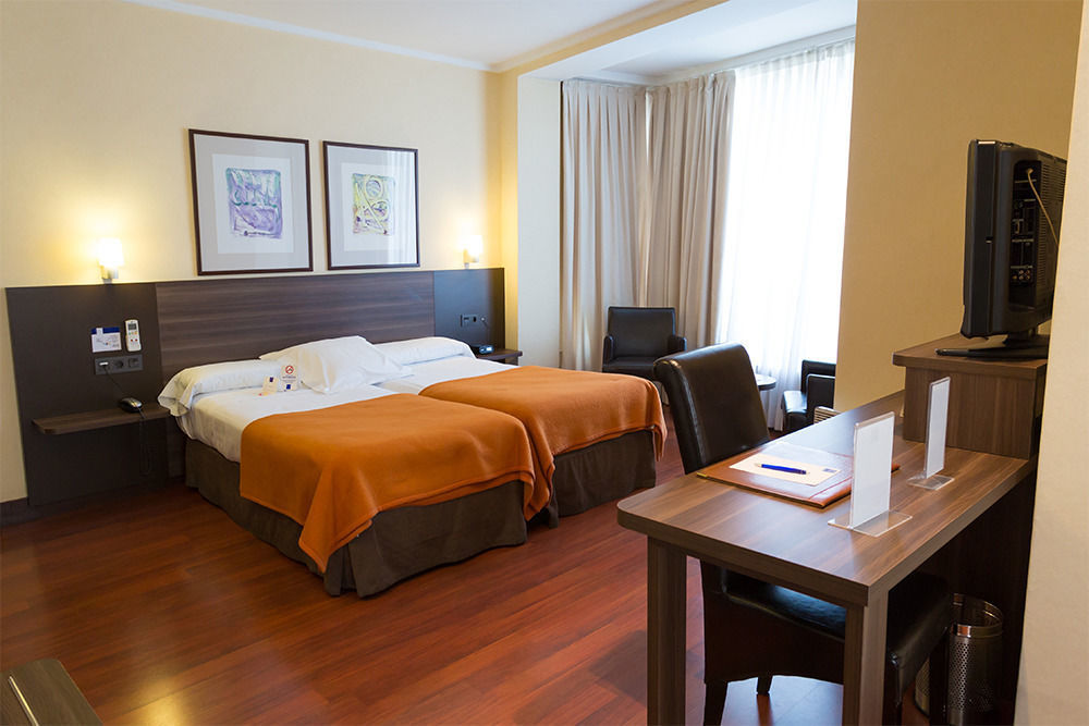 פמפלונה Hotel Yoldi מראה חיצוני תמונה
