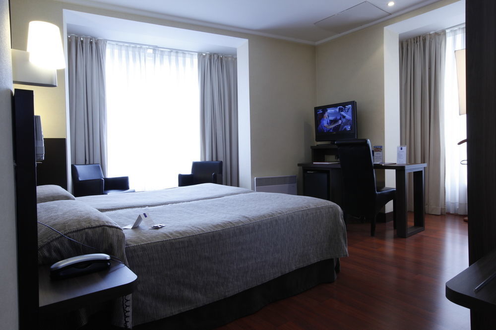 פמפלונה Hotel Yoldi מראה חיצוני תמונה
