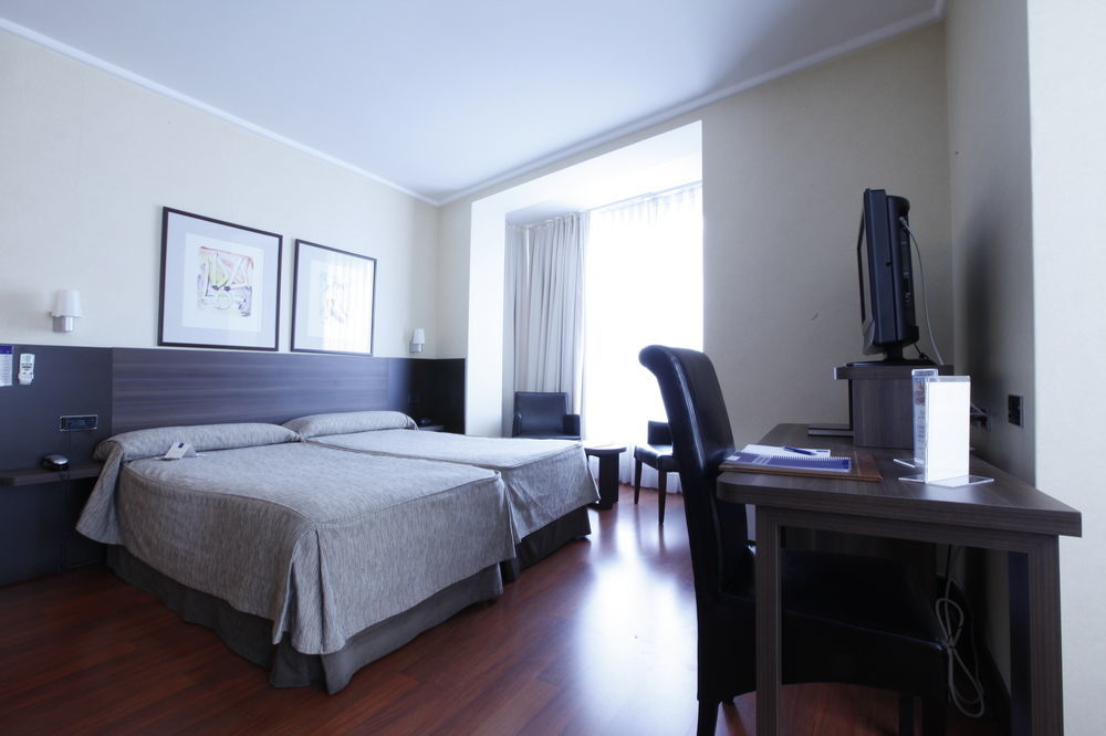 פמפלונה Hotel Yoldi מראה חיצוני תמונה