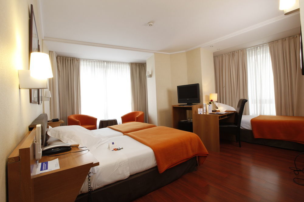 פמפלונה Hotel Yoldi מראה חיצוני תמונה