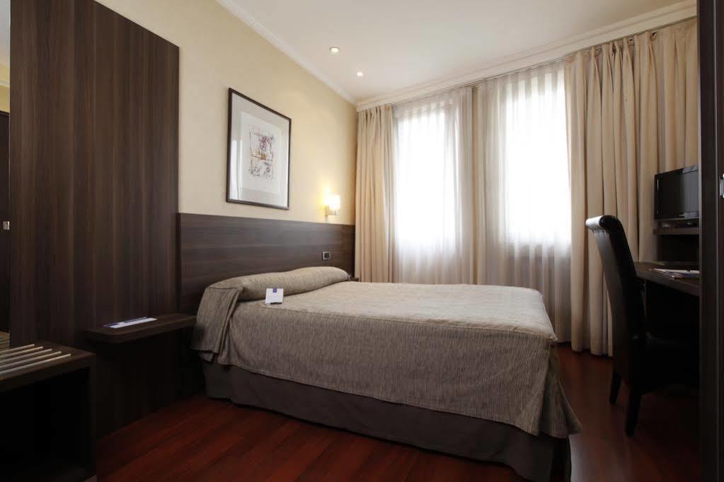 פמפלונה Hotel Yoldi מראה חיצוני תמונה